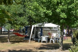 Kampeerplaats: Voertuig +  Tent/Caravan Og Camper +  Elektriciteit  10A