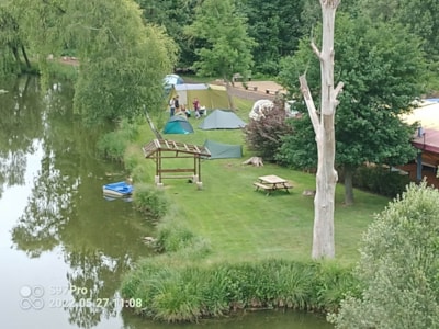 Pitch (1 car + 1 caravan)