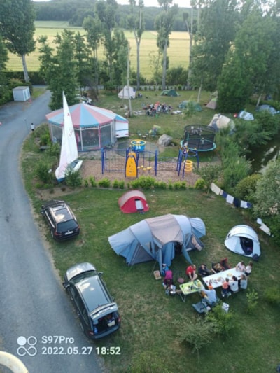 Pitch (1 car + 1 caravan)