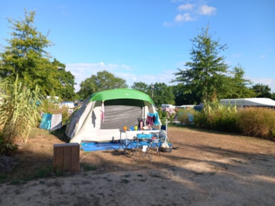 B Package (1 tent, caravan or camping-car / 1 car / electricity 16A) — 2