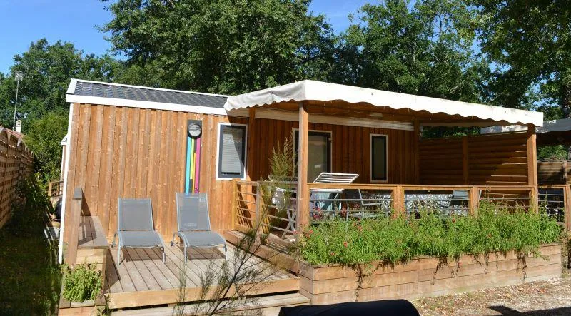 Mobil-home PREMIUM Bois 28m² - 2 chambres + terrasse semi-couverte + TV + draps + serviettes inclus