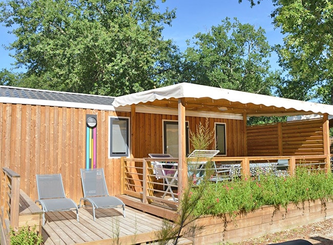 PREMIUM 33m² Wooden Mobile Home (3 bedrooms, sleeps 6) + TV + Semi-covered terrace + Sheets + Towels