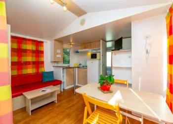 Mietunterkunft - Gamme Confort | Mobilheim  27M² 2 Zimmer + Halbüberdachte Terrasse + Klimaanlage - CAMPING LA GARENNE