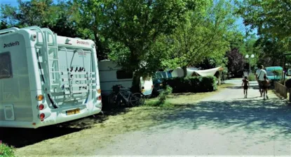 Piazzola : Camper + Elettricità