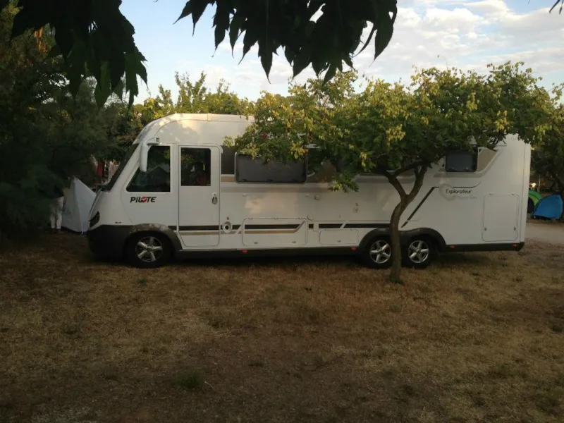 Forfait Confort (1 Tente, Caravane Ou Camping-Car / 1 Voiture / Électricité 10A)