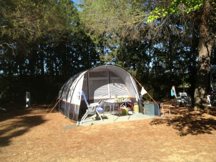Forfait Privilège (1 Tente, Caravane Ou Camping-Car / 1 Voiture / Électricité 10A)