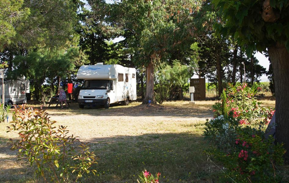 Emplacement - Forfait Privilège (1 Tente, Caravane Ou Camping-Car / 1 Voiture / Électricité 10A) - Flower Camping Le Mas de Mourgues