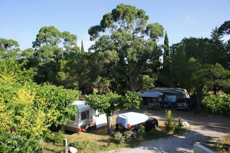 Forfait Confort (1 Tente, Caravane Ou Camping-Car / 1 Voiture / Électricité 10A)