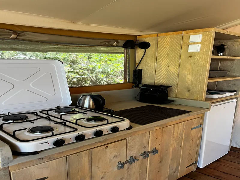 Safari Lodge 37 M2 (Sans Sanitaires), 2 Chambres, Terrasse Couverte