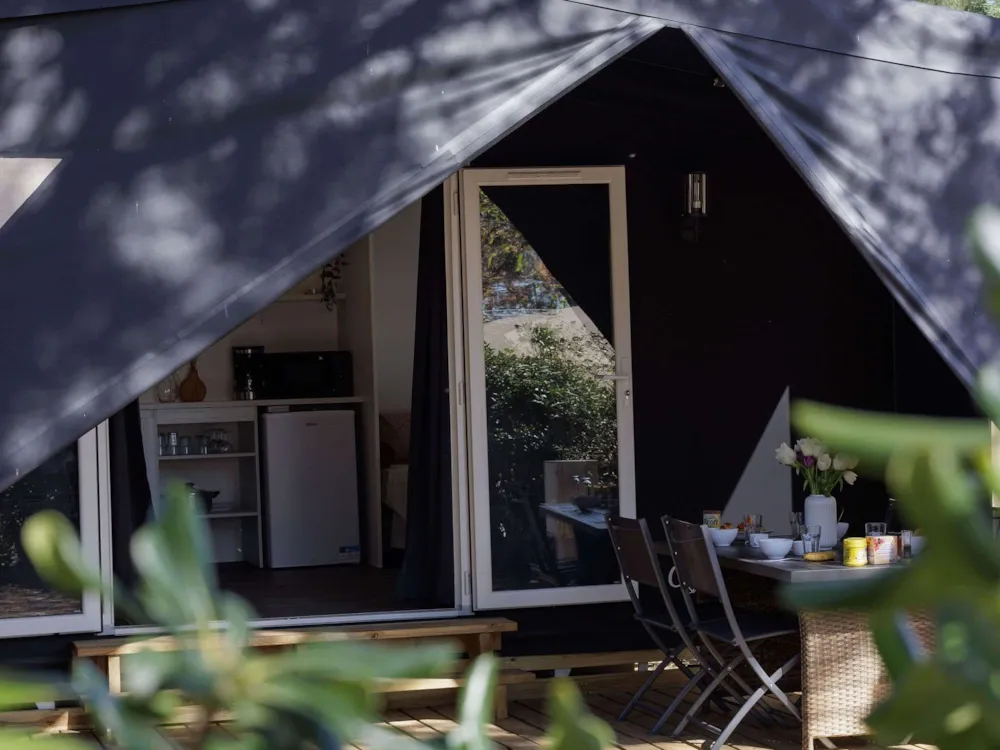 Location - Ecrin Cocoon Insolite 16M² (Sans Sanitaires) 2 Chambres + Terrasse Couverte 14 M²+ Tv + Coin Cuisine - Flower Camping Le Mas de Mourgues