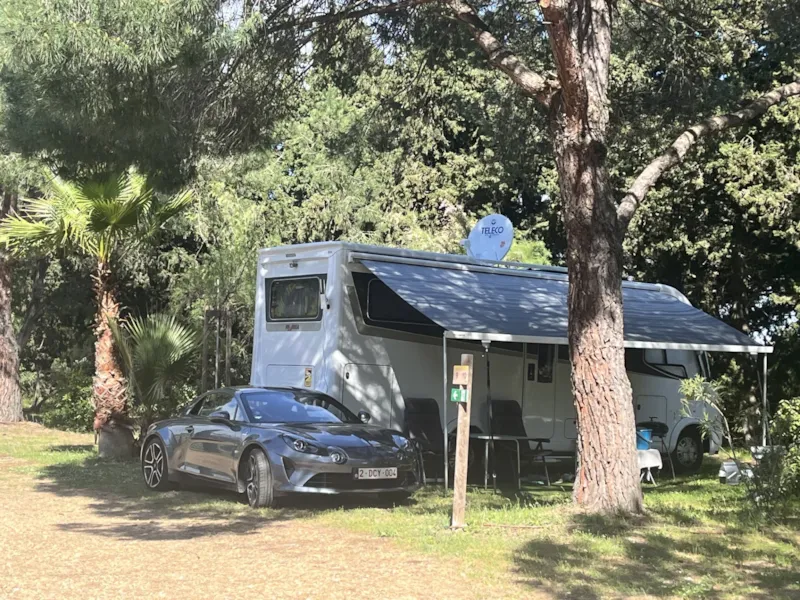 Forfait Confort (1 Tente, Caravane Ou Camping-Car / 1 Voiture / Électricité 10A)