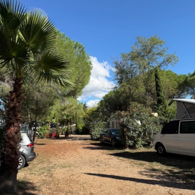Privilege Package (1 tent, caravan or motorhome / 1 car / electricity 10A) — 2