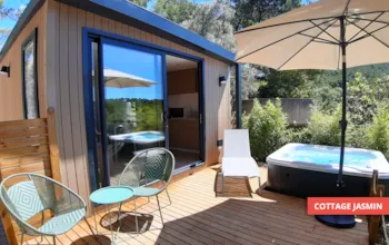 Mietunterkunft - Cottage Jasmin + Jacuzzi 21M² (1 Zimmer) - Camping Le BeauVezé ****