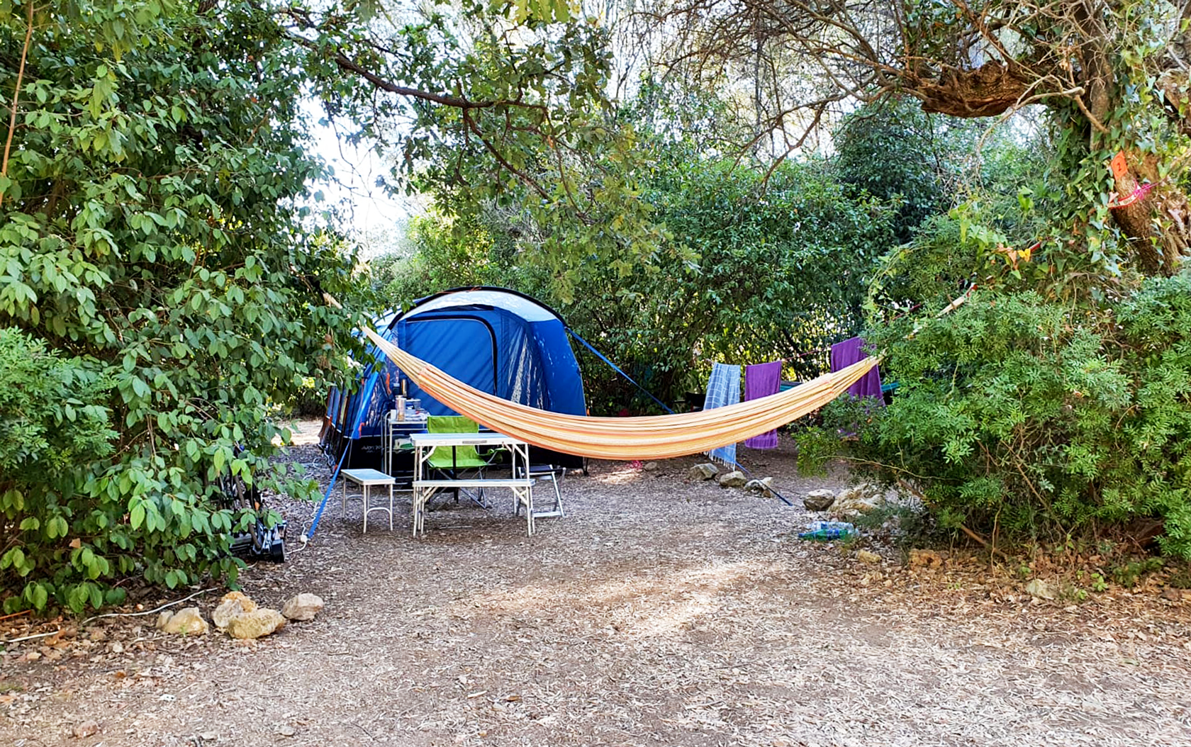 Emplacement - Forfait Nature (Sans Électricité) : Emplacement 1 Voiture + 1 Tente, Caravane Ou Camping-Car - Camping Le Beau Vezé