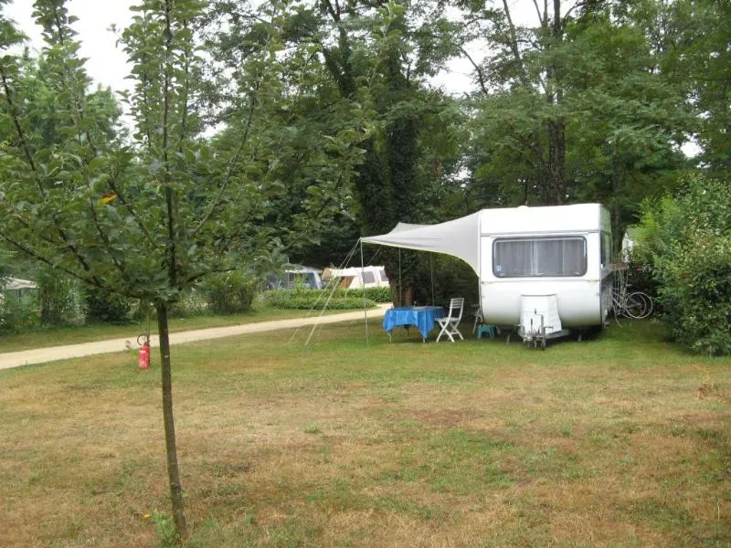 Forfait Confort (1 Tente, Caravane Ou Camping-Car / 1 Voiture / Électricité 10A)
