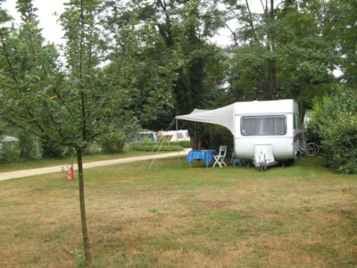 Comfort Package (1 tent, caravan or motorhome / 1 car / electricity 10A)