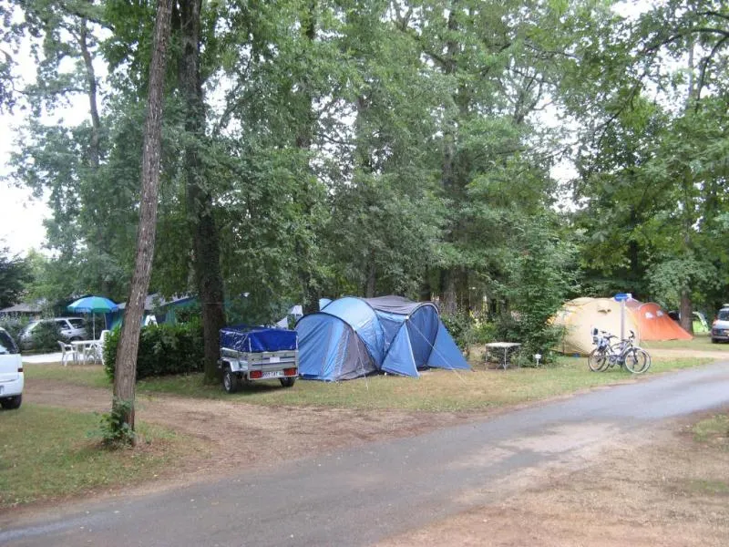 Forfait Grand Confort (1 Tente, Caravane Ou Camping-Car / 1 Voiture)