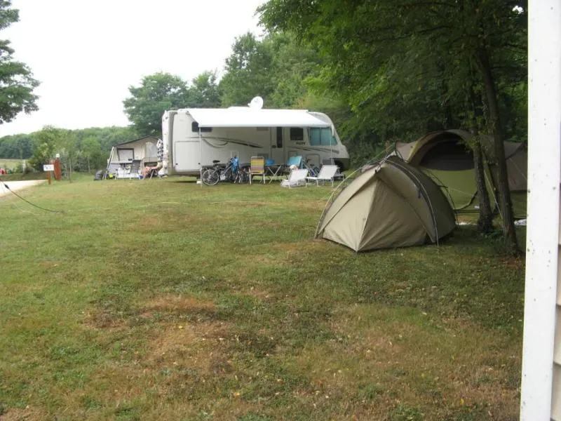 Forfait Randonneur Pour 1 Personne À Pied Ou À Vélo Avec Tente (17H-9H)