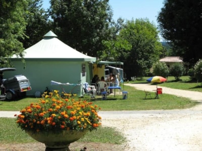 Lodge Standard 20m² 2 bedrooms without toilet blocks + Half-covered terrace