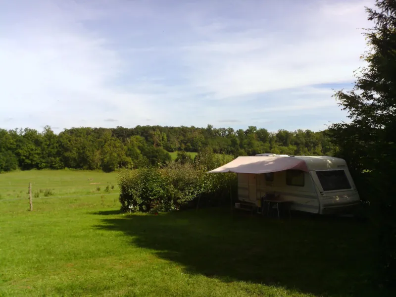 Forfait Privilège (1 Tente, Caravane Ou Camping-Car / 1 Voiture / Électricité 10A) Vue Sur Nature
