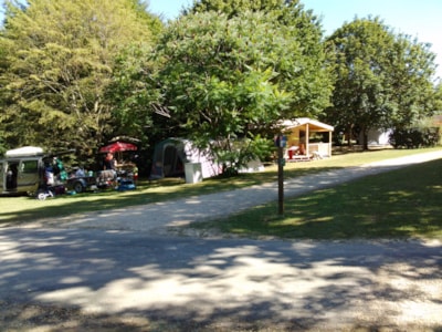 Comfort Package (1 tent, caravan or motorhome / 1 car / electricity 10A)