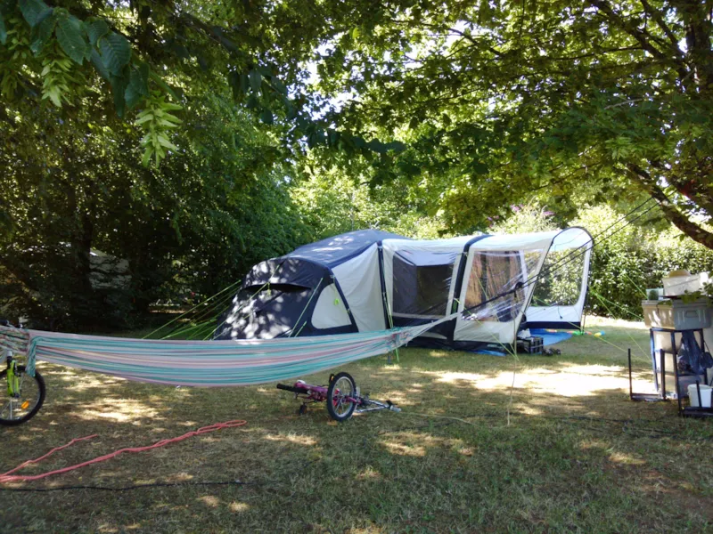 Forfait Confort (1 Tente, Caravane Ou Camping-Car / 1 Voiture / Électricité 10A)