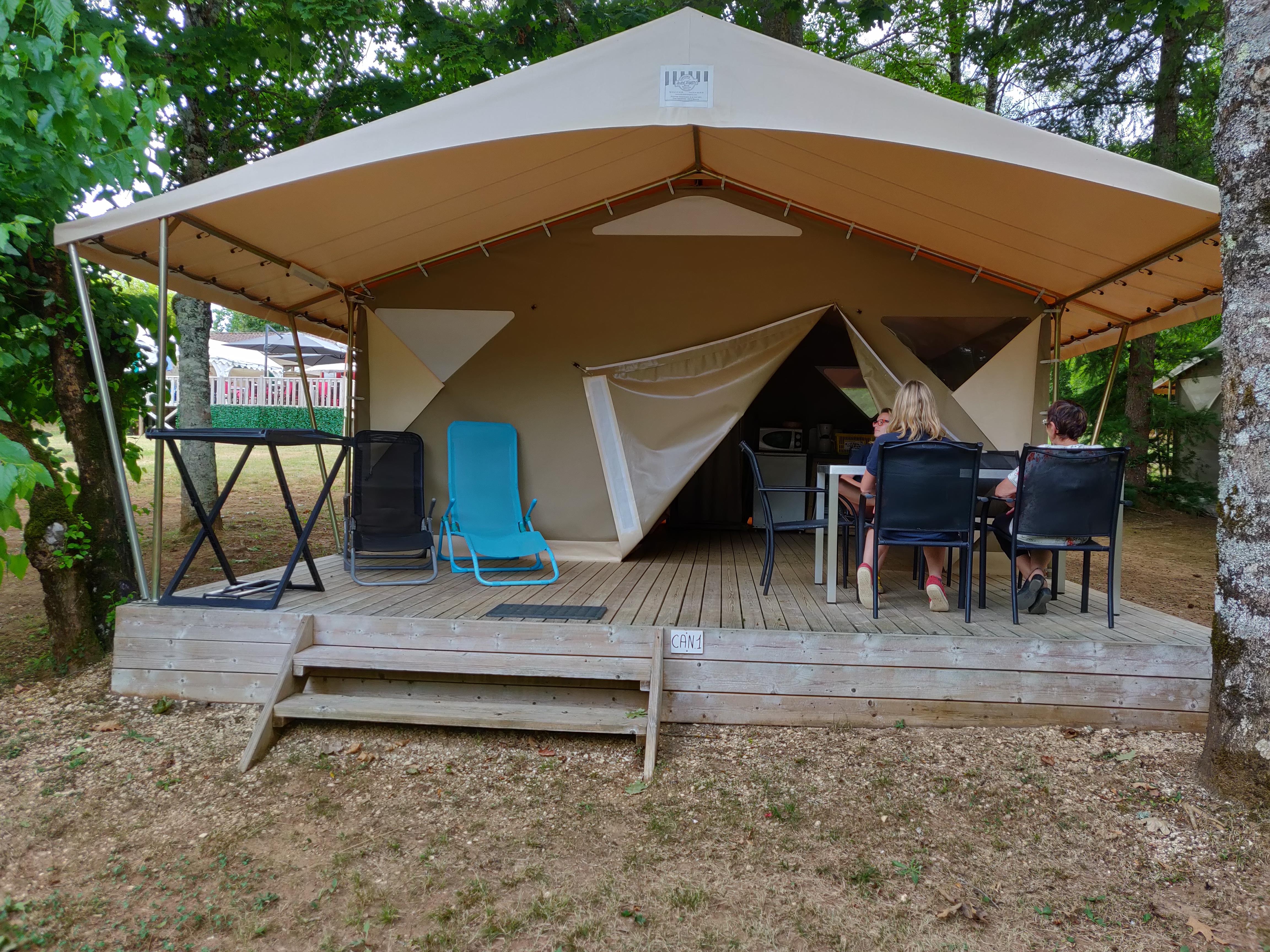 Location - Lodge Canada Standard 32M² (2 Chambres) Dont Terrasse Couverte 12M² - Sans Sanitaires - Flower Camping Les Nauves