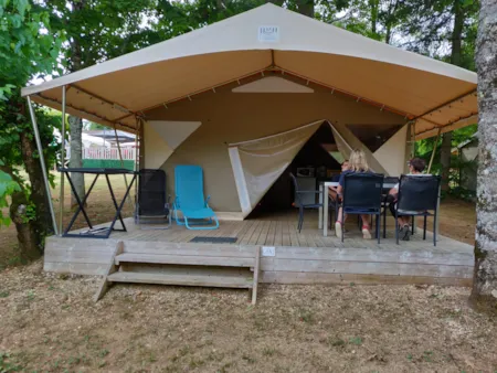 Huuraccommodatie(s) - Lodge Canada Standard 32M² (2 Kamers)  Overdekt Terras 12M² Zonder  Sanitair - Flower Camping Les Nauves