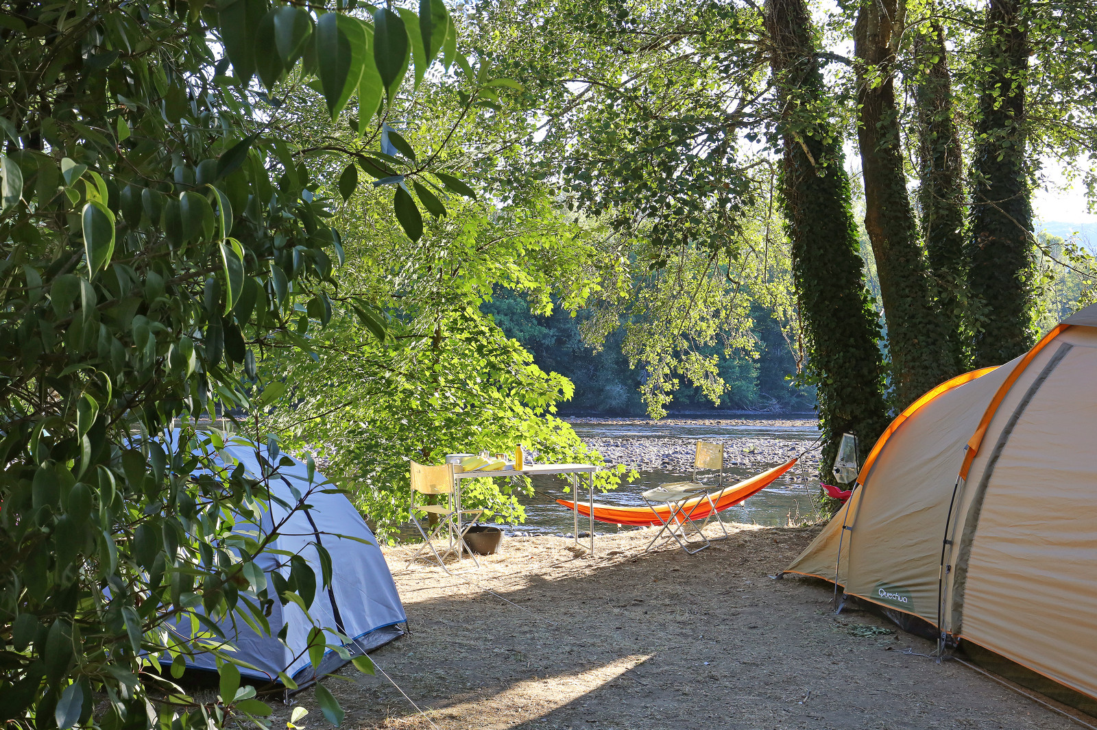 Emplacement - Emplacement Camping Confort - Camping Huttopia Beaulieu sur Dordogne