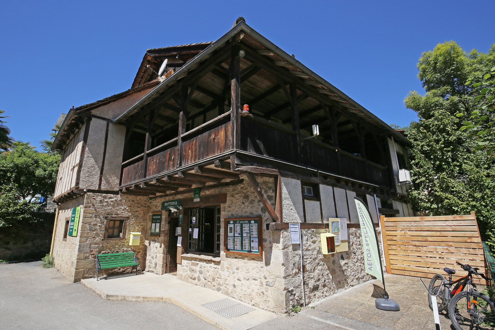 Huttopia Beaulieu sur Dordogne — Photo 1