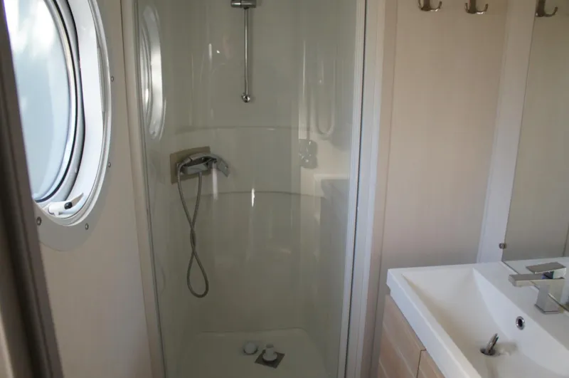 Mobil Home Premium 32 M² 3 Chambres + Terrasse 12M² Semi-Couverte (9M²) + Tv + Clim