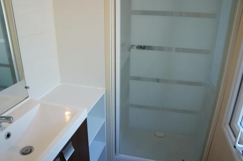 Mobil Home Confort 32 M² 2 Chambres + Terrasse 12M² Semi-Couverte (9M²) + Tv