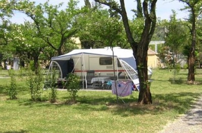 Comfort Package (1 tent, caravan or motorhome / 1 car / electricity 10A)