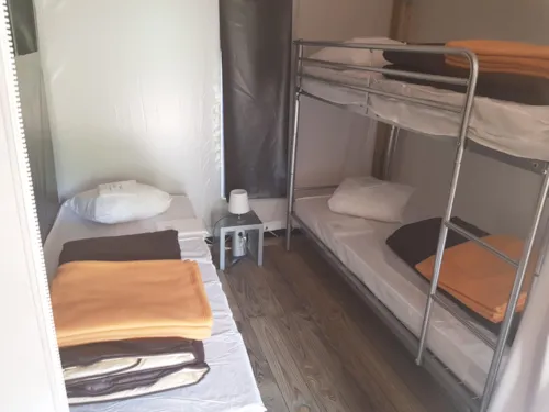 Mietunterkunft - Lodge Confort + 25M² 2 Schlafzimmer - image n°5 - Flower Camping Le Riviera