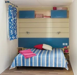 Locatif - Mobil home Standard 21m² 1 chambre + terrasse 12m² semi-couverte (9m²) - Flower Camping Le Riviera
