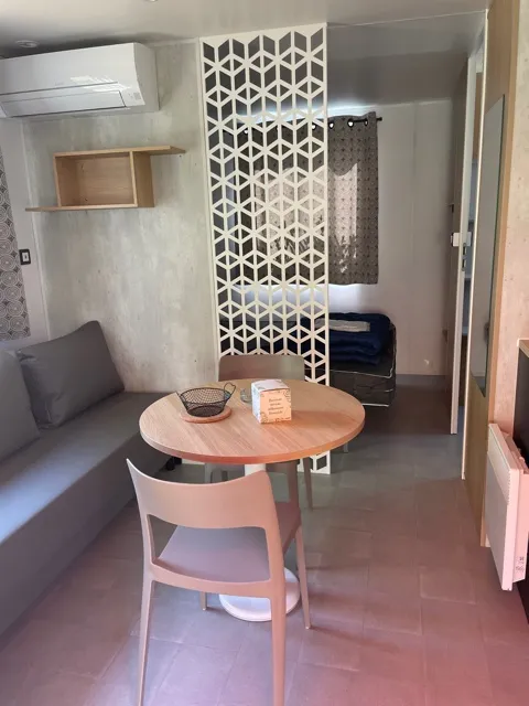 Accommodation - Mobile Home Premium 21M² 1 Bedroom + Terrace 12M² Semi-Covered (9M²) - Tv + Air Conditioning + River View - image n°3 - Flower Camping Le Riviera
