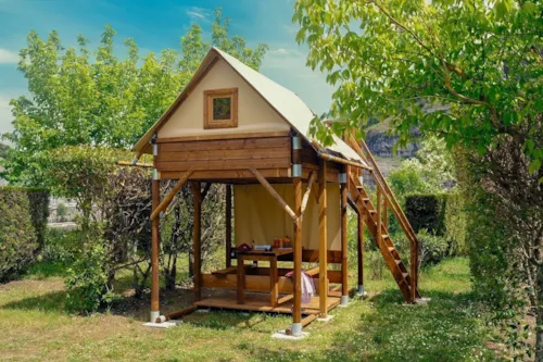 Location - Tente Bivouac+ 6M² 1 Chambre Terrasse Et Frigo - image n°1 - Flower Camping Le Riviera