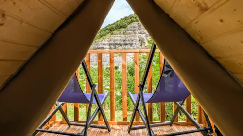 Location - Tente Bivouac+ 6M² 1 Chambre Terrasse Et Frigo - image n°4 - Flower Camping Le Riviera