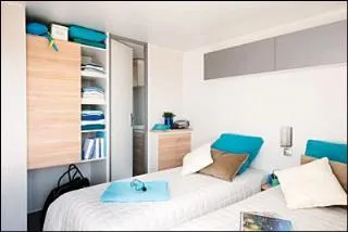 Accommodation - Mobil-Home Premium Patio 30M² (2P-2 Bedrooms), Airco, Tv, Dishwasher, Bed 160, Plancha, Nespresso - image n°4 - Flower Camping Saint Amand