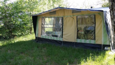 Comfort Pitch 10A (1 tent, 1 caravan or 1 motorhome 5m max/ 1 car)