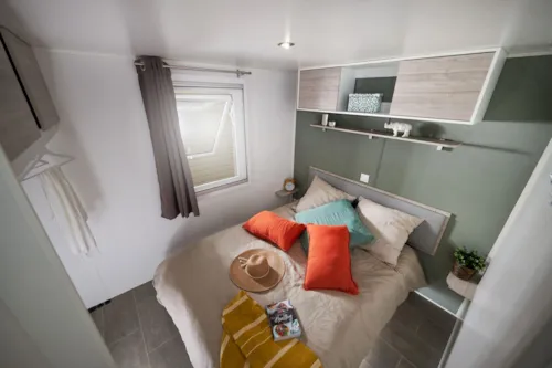 Accommodation - Homeflower Premium 33 M² (6P-3Bedr.),Airco, Tv, Dishwasher, Bed 160, Plancha, Nespresso, Terrace Xxl - image n°4 - Flower Camping Saint Amand