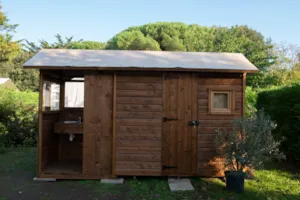 Emplacement - Freecamp Premium Paket (privater Stellplatz, WC und Dusche) - Flower Camping Saint Amand