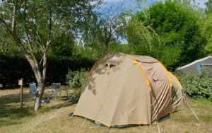 Emplacement - Stellplatz Confort (1 Zelt, 1 Wohnwagen oder 1 Wohnmobil 5m max/ 1 Auto) - Flower Camping Saint Amand