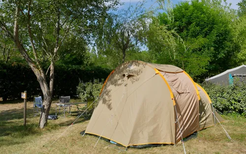 Pitch - Comfort Pitch 6A (1 Tent, 1 Caravan Or 1 Motorhome 5M Max / 1 Car) - image n°1 - Flower Camping Saint Amand