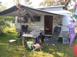 Piazzole - Piazzola Confort (1 Auto + Roulotte O Camper + Elettricità) - Camping le Chanet