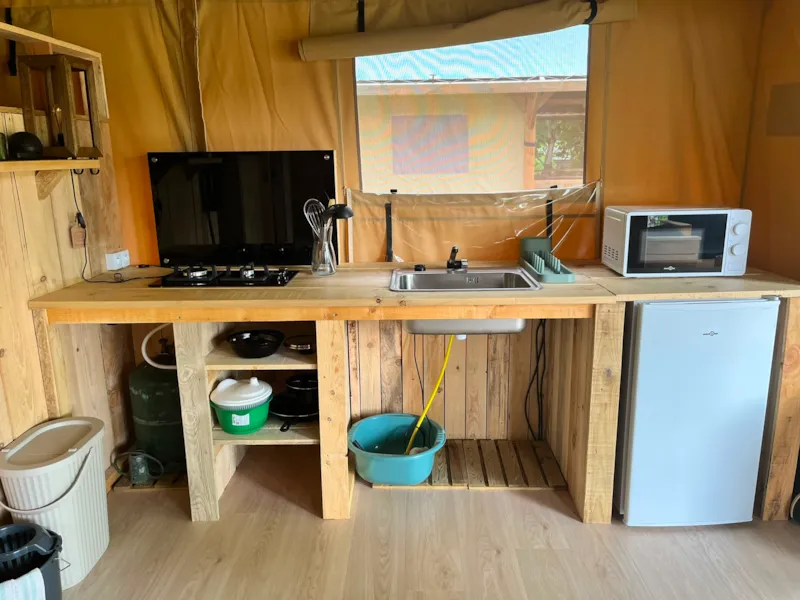 Grande Tente Lodge Glamping 42 M2 6 Personnes