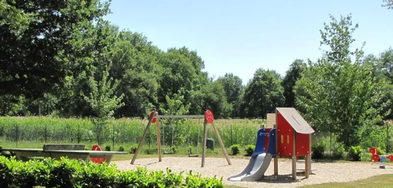 Forfait Confort (1 Tente, Caravane Ou Camping-Car / 1 Voiture / Électricité 6A)