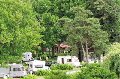 Comfort Package (1 tent, caravan or motorhome / 1 car / electricity 6A)
