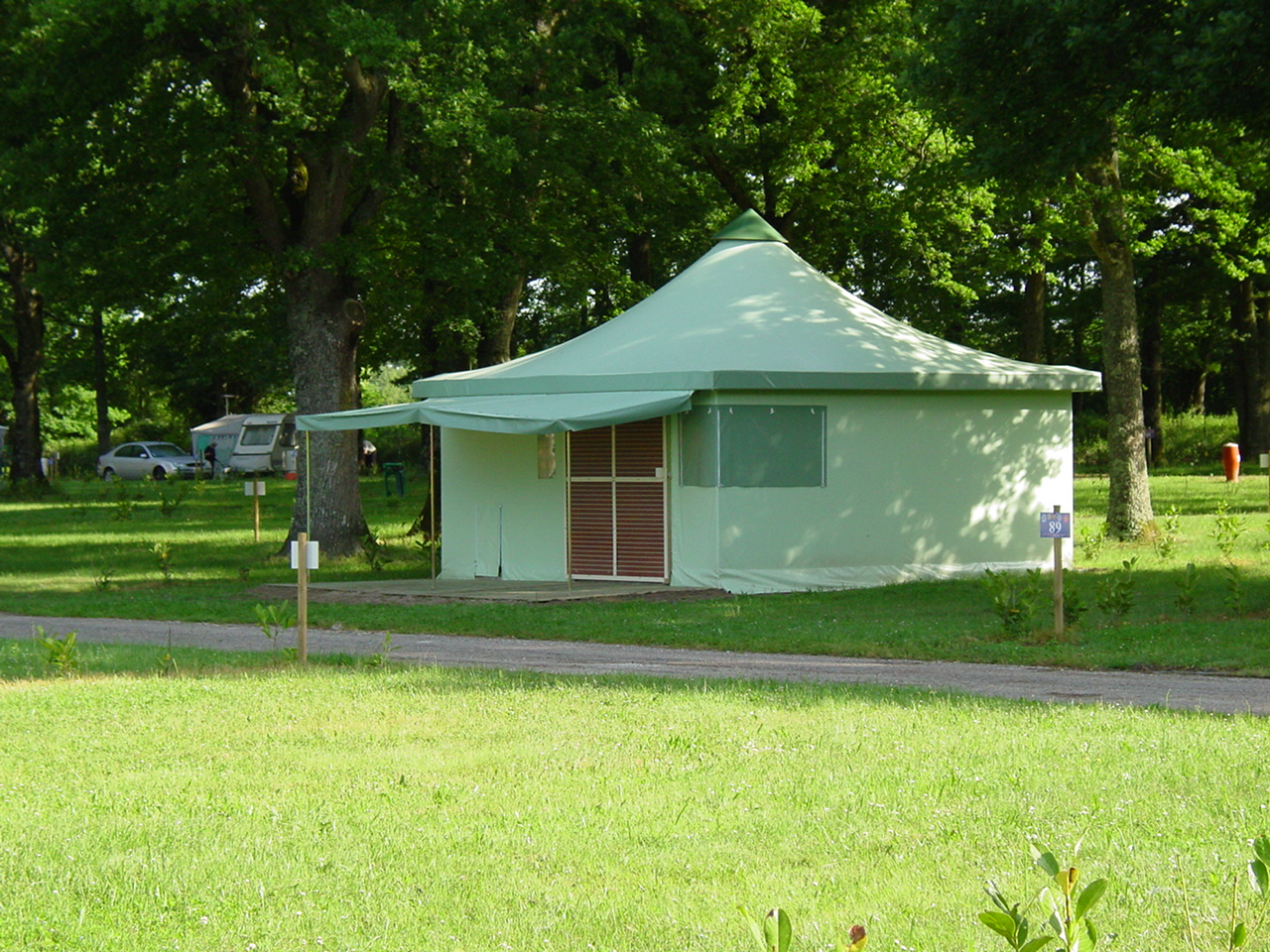Location - Toile De Tente 2 Ch 4 Pers - Camping des Étangs, Aubigny-sur-Nère