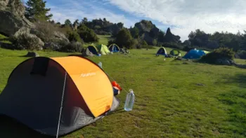 Stellplatz - Stellplatz - Camping Sierra de Albarracín "Las Corralizas 1.727m"